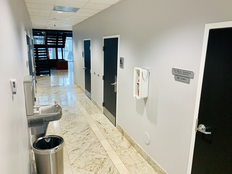 More Photos Of 10305 NW 41st St, Doral Office For Sale