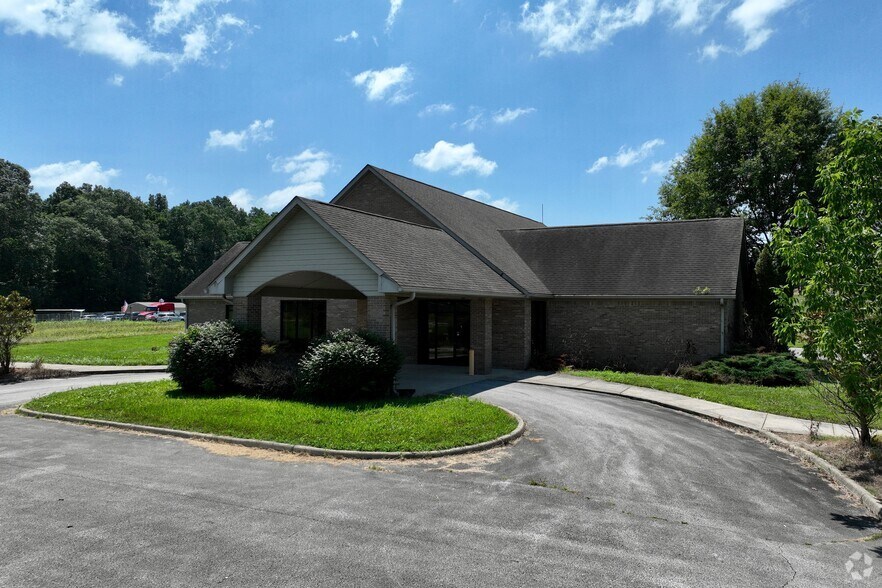 More Photos Of 7820 S Voyles Rd, Pekin Medical For Lease