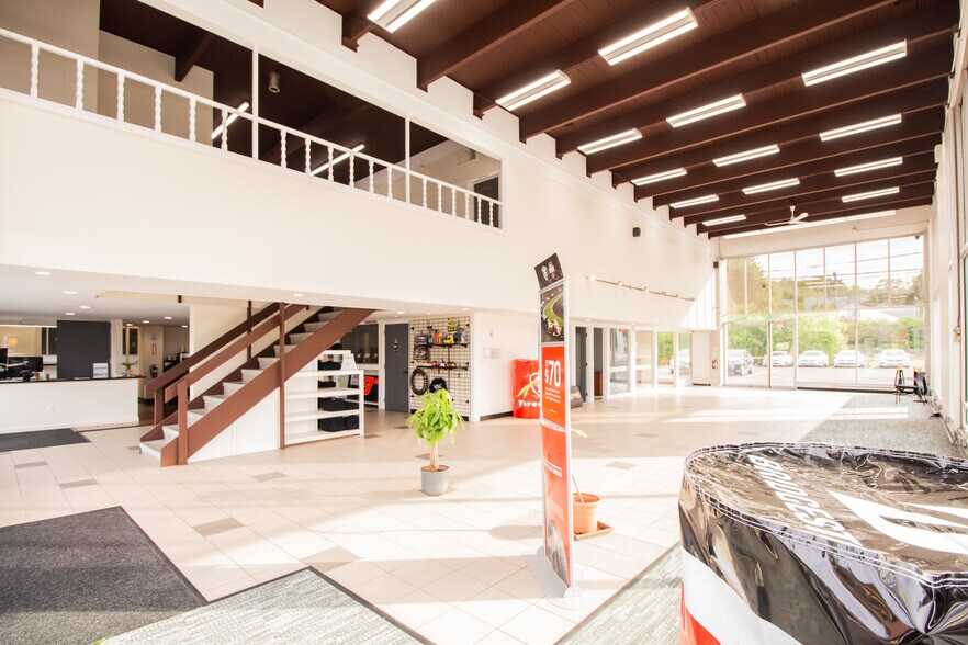 More Photos Of 191 W Main St, Dudley Auto Dealership For Lease
