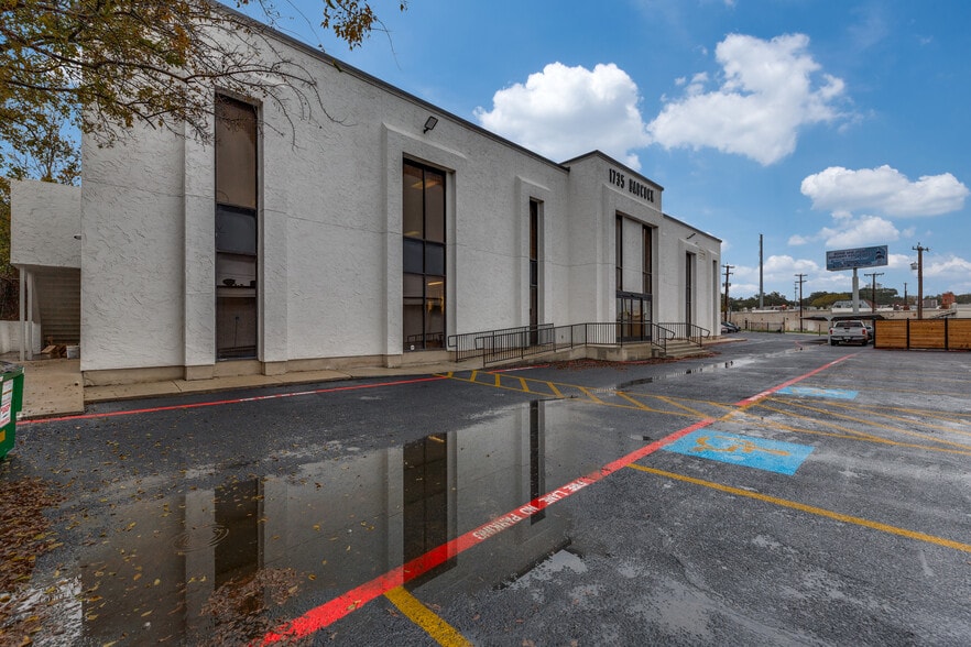 More Photos Of 1735 Babcock Rd, San Antonio Office For Lease