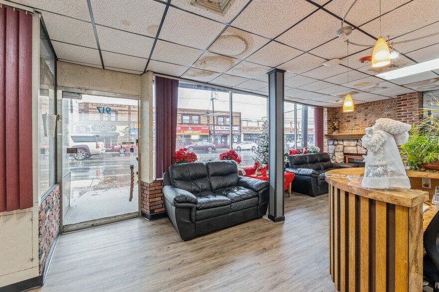 More Photos Of 917 Hempstead Tpke, Franklin Square Storefront For Sale