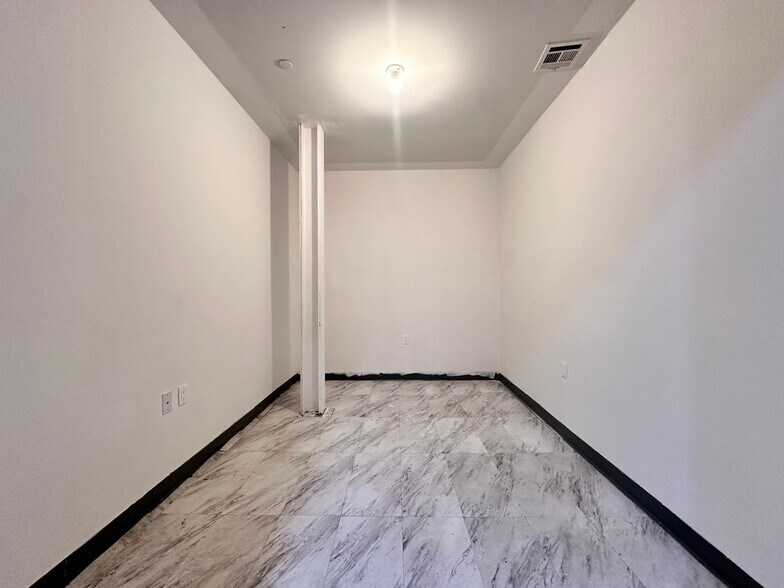 More Photos Of 78-92 Kingsland Ave, Brooklyn Flex For Sale