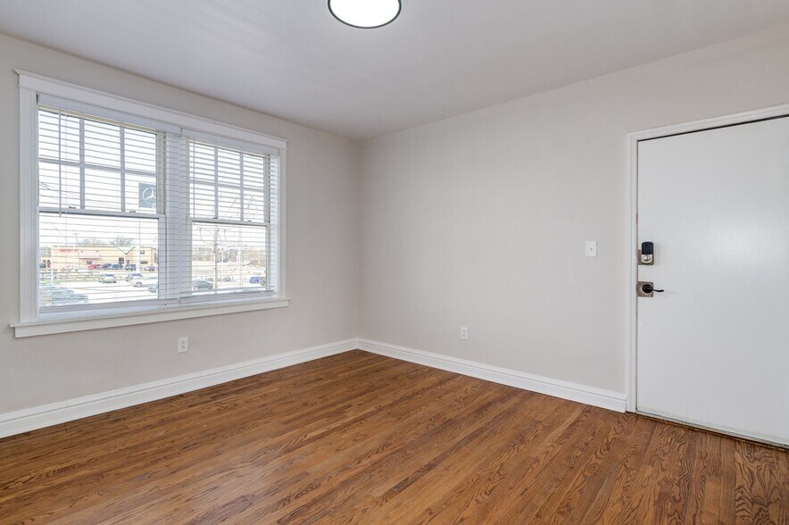 More Photos Of 1014-38 Oakview Pl, Saint Louis Apartments For Sale