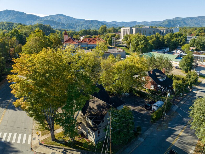 More Photos Of 99 Walnut St, Waynesville Office Residential For Sale