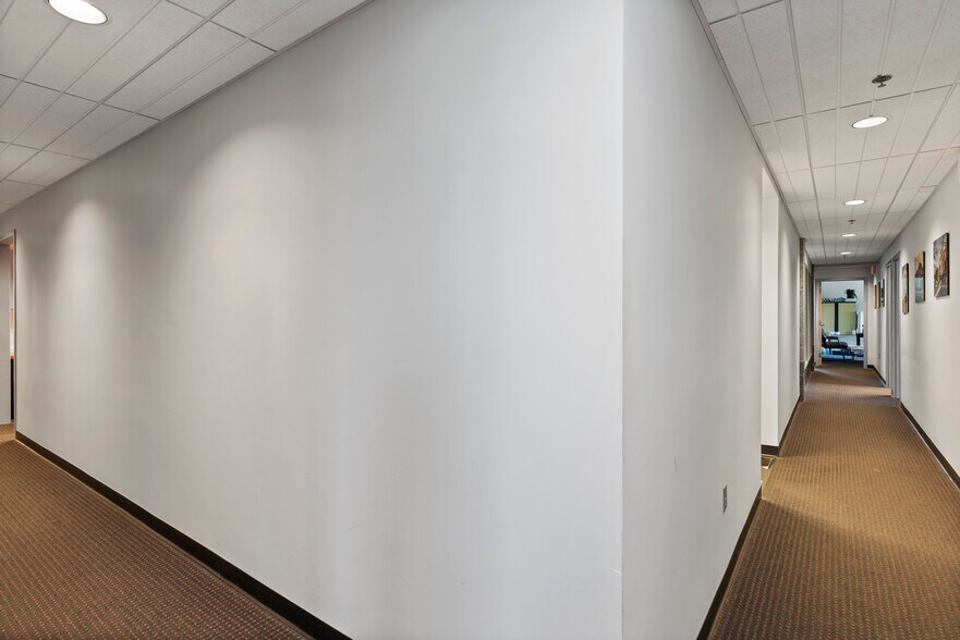 More Photos Of 1514 Commerce Ave, Carlisle Light Distribution For Lease