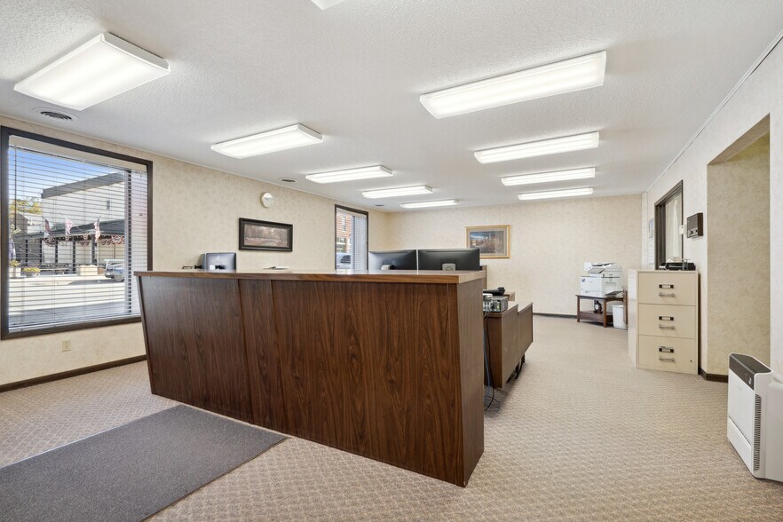 More Photos Of 120 W Mission St, Strawberry Point Office For Sale
