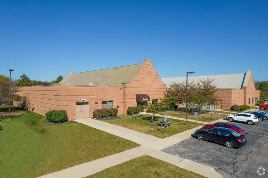 More Photos Of 235-241 W Schrock Rd, Westerville Office For Lease