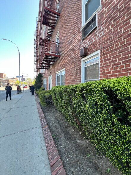 More Photos Of 207 Ocean Pky, Brooklyn Apartments For Sale