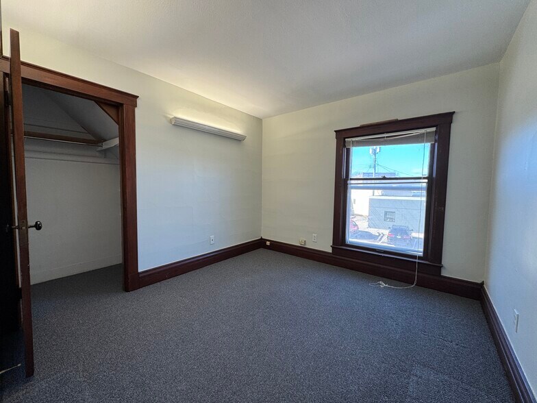 More Photos Of 3258 Broad St, Dexter Office Residential For Lease