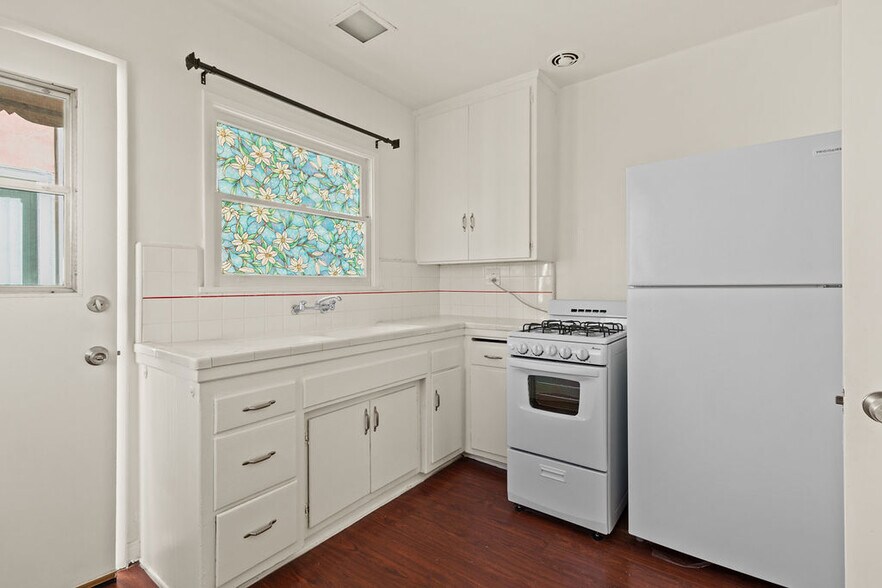 More Photos Of 122-126 1/2 S Berendo St, Los Angeles Apartments For Sale