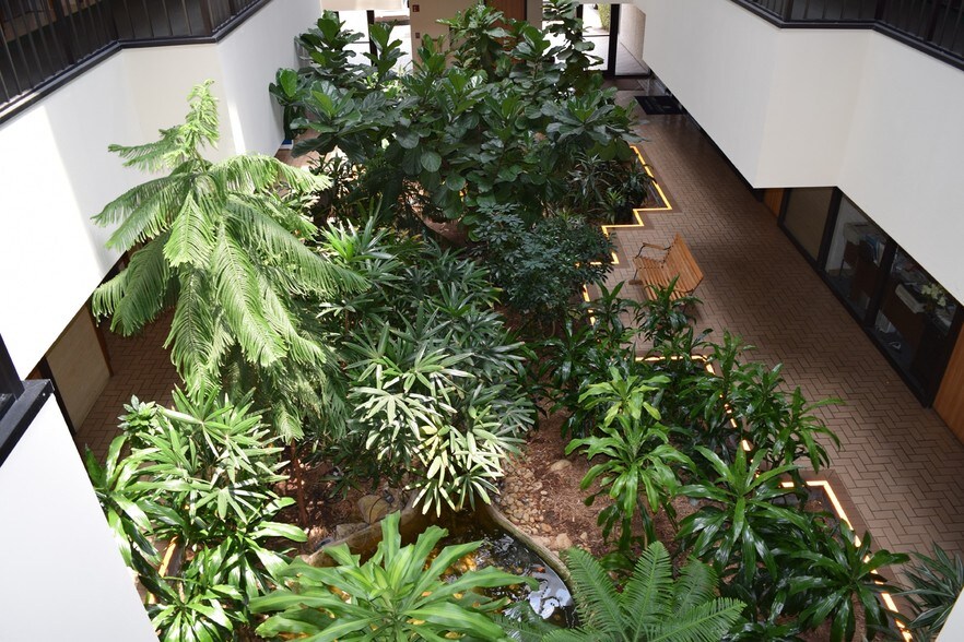 More Photos Of 6262 Weber Rd, Corpus Christi Coworking Space