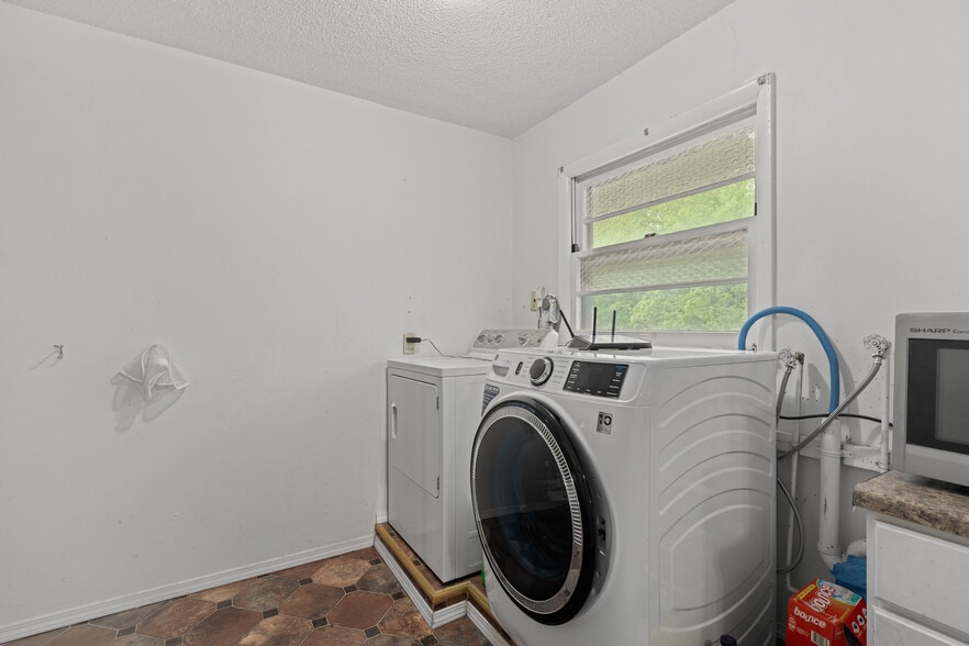 More Photos Of 1424 S 55th St, Kansas City Religious Facility For Sale