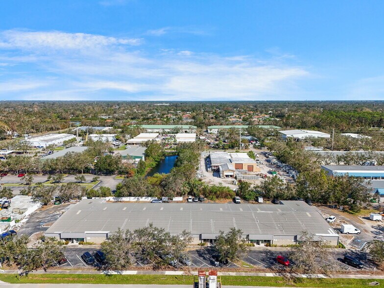 More Photos Of 4545 Mariotti Ct, Sarasota Flex For Lease