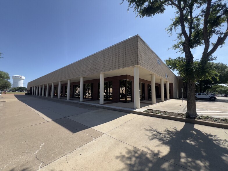 More Photos Of 1825 E Plano Pky, Plano Light Manufacturing For Lease