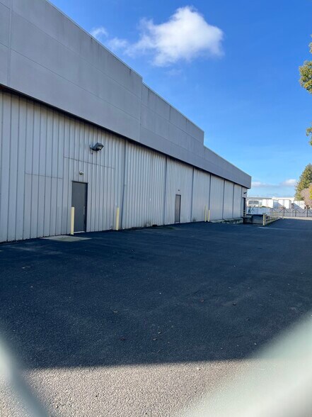 More Photos Of 4150-4190 W Shaw Ave, Fresno Unknown For Lease