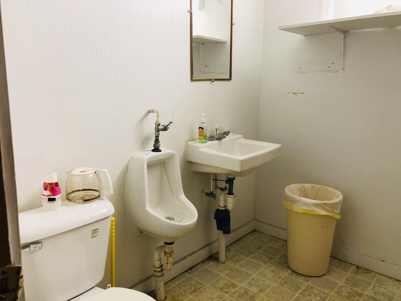 More Photos Of 120-122 W Broadway St, New Lexington Office For Lease