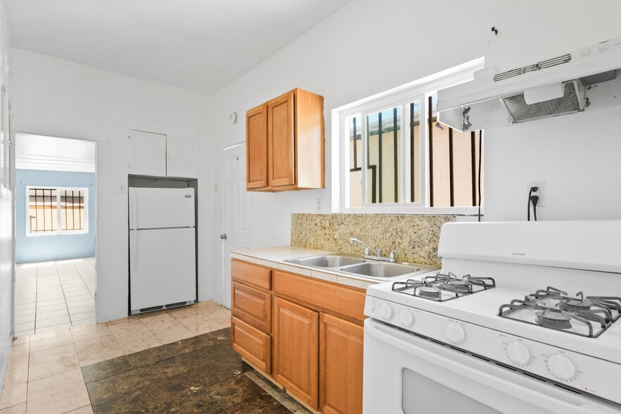 More Photos Of 3814 Acacia St, San Diego Auto Repair For Sale