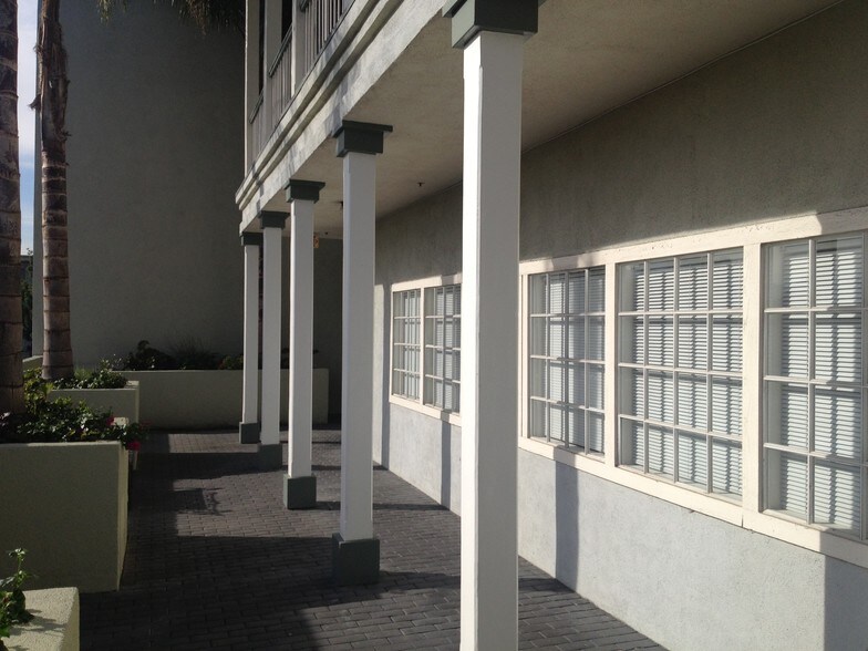 Primary Photo Of 11712 Moorpark St, Studio City Loft Creative Space For Lease