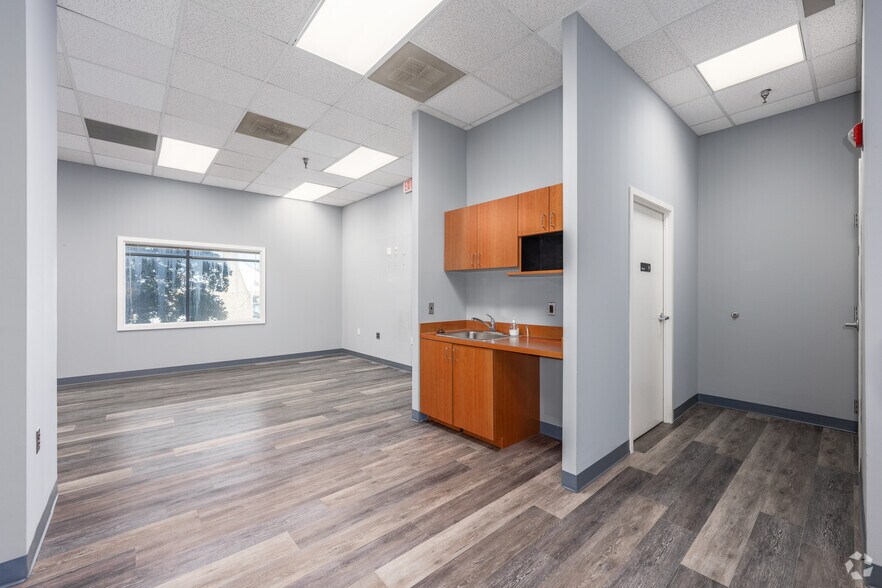 More Photos Of 2191 Defense Hwy, Crofton Medical For Lease