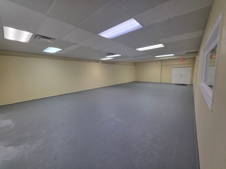 More Photos Of 6570 Caroline St, Milton Unknown For Lease