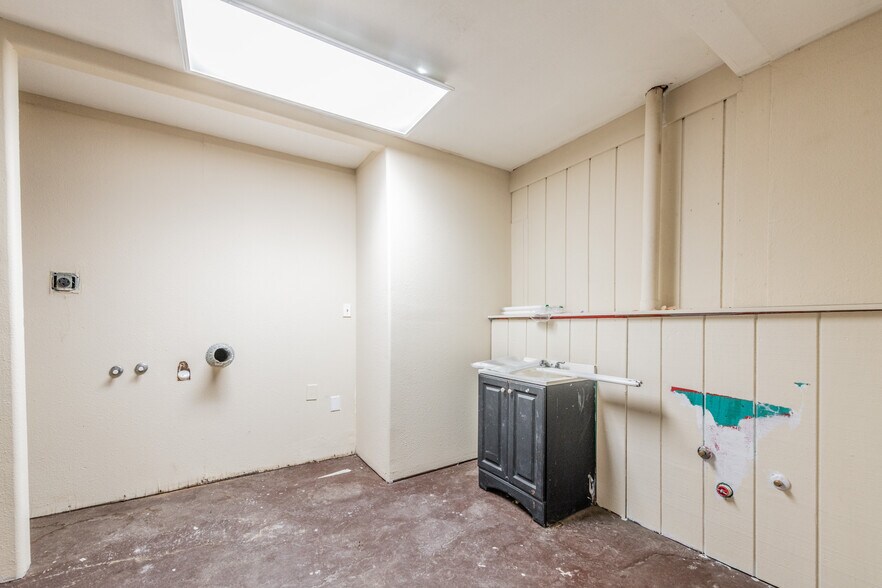 More Photos Of 1006 West Ave, San Antonio Freestanding For Sale