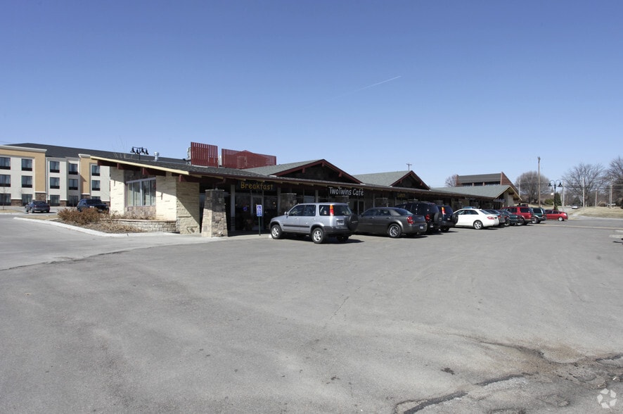 More Photos Of 333 N Cotner Blvd, Lincoln Storefront For Sale