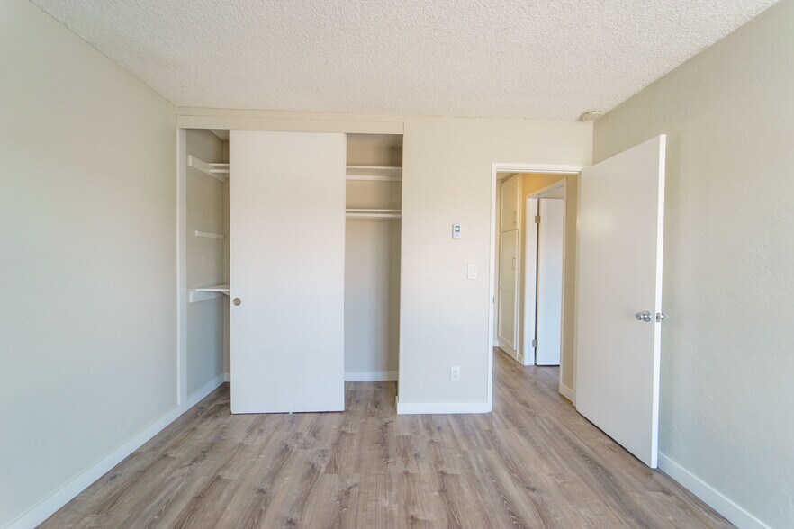 More Photos Of 12430 Oak Knoll Rd, Poway Apartments For Sale