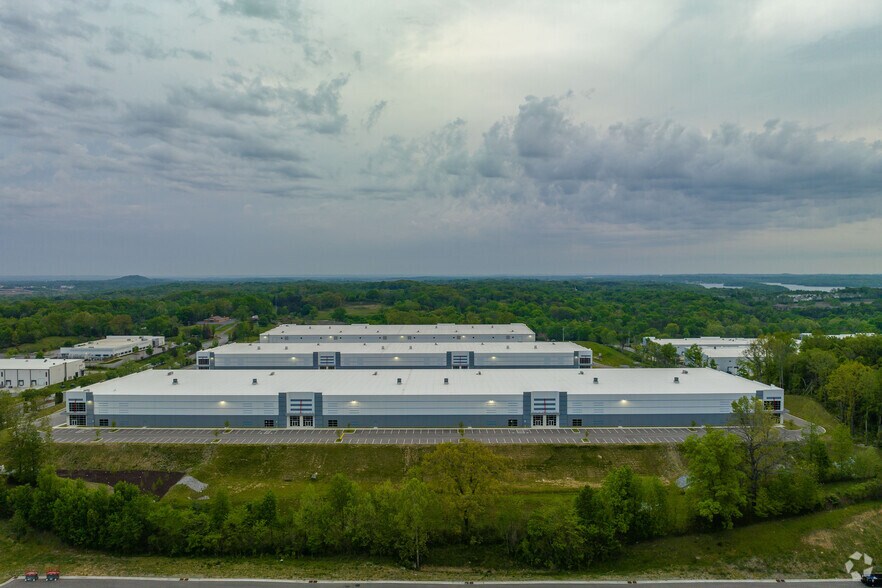 More Photos Of 121 Airpark Ctr E, Nashville Unknown For Lease