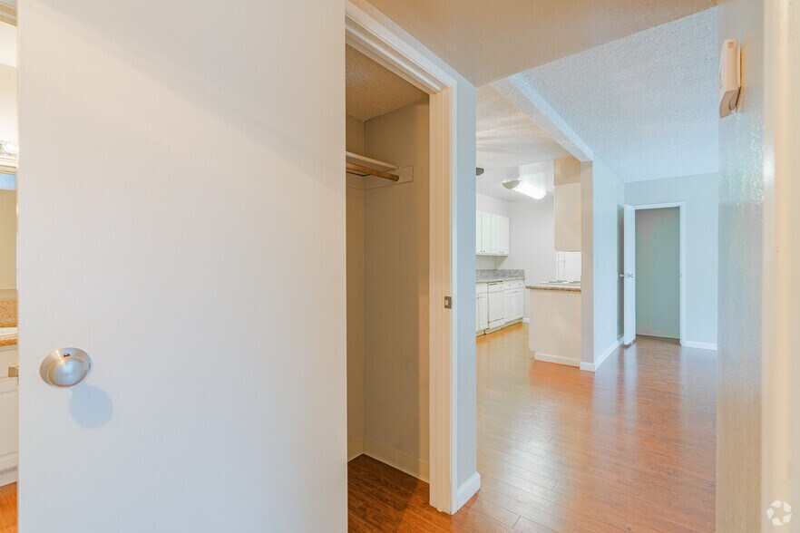 More Photos Of 6290 Fennwood Ct, Sacramento Apartments For Sale