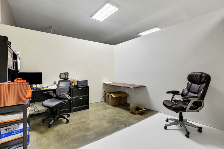 More Photos Of 269 Stone Schoolhouse Rd, Bloomingburg Warehouse For Sale