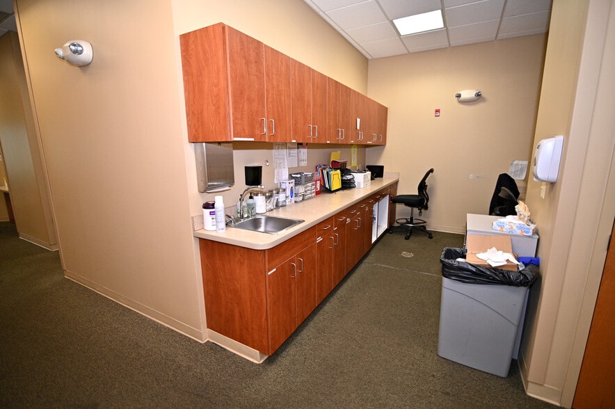 More Photos Of 2960 Technology Pl, Waldorf Research And Development For Lease