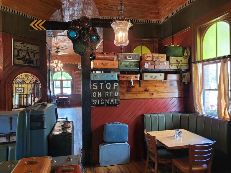 More Photos Of 26 Depot Ave, Windsor Restaurant For Sale