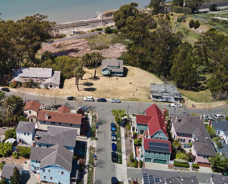 More Photos Of Railroad @ Promenade Street, Hercules Land For Sale