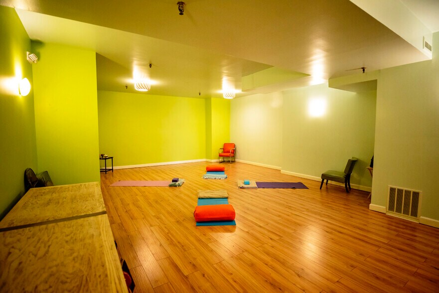More Photos Of 1131 Central Ave, Middletown Loft Creative Space For Sale