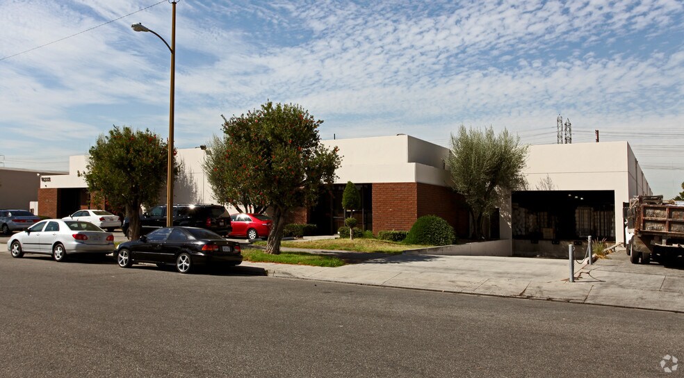 More Photos Of 15553-15557 Texaco Ave, Paramount Warehouse For Lease