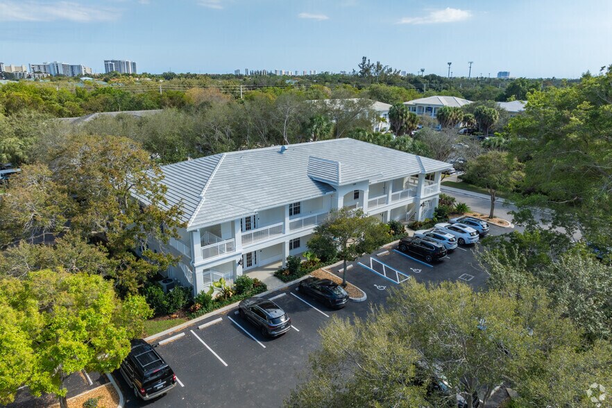 More Photos Of 100 Village Square Crossings, Palm Beach Gardens Medical For Lease