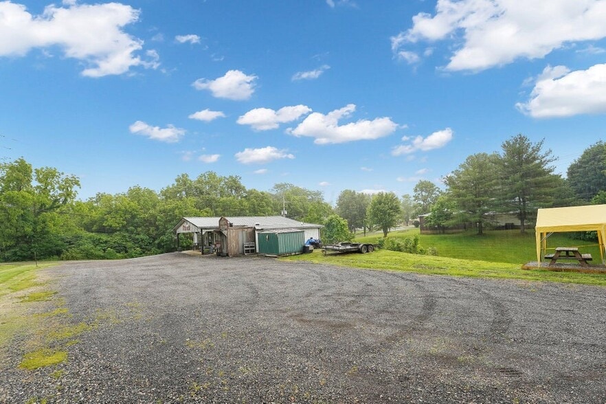 More Photos Of 11850 Walnut St, Adelphi Restaurant For Sale