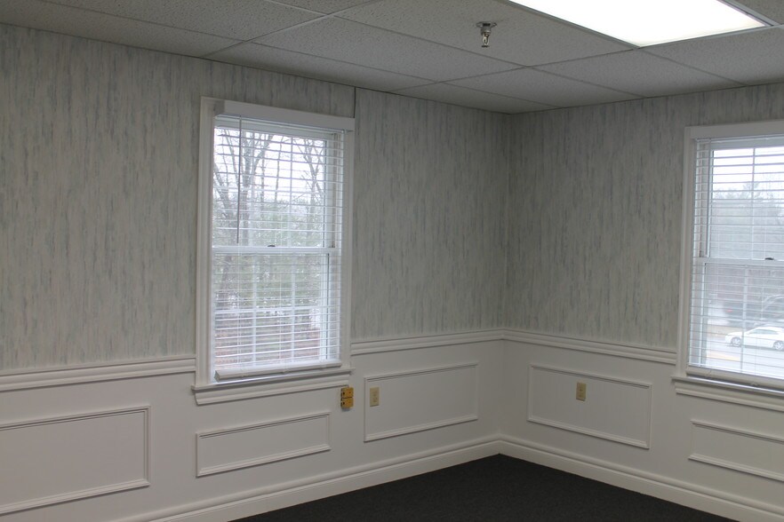 More Photos Of 285 Littleton Rd, Westford Office Residential For Lease