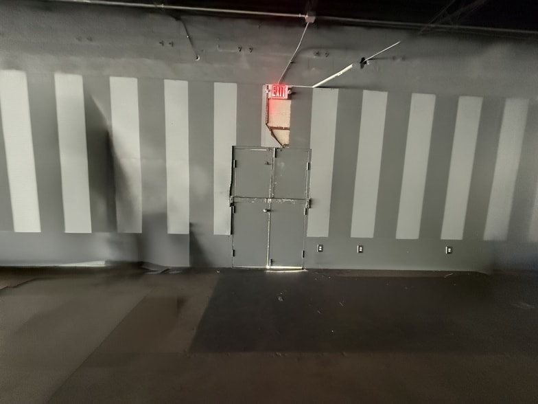 More Photos Of 3376 S Cobb Dr SE, Smyrna Freestanding For Sale