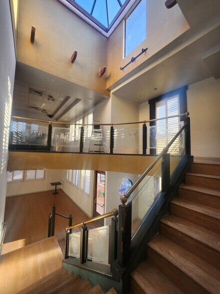 More Photos Of 4577-4585 Clairemont Dr, San Diego Storefront Retail Office For Lease