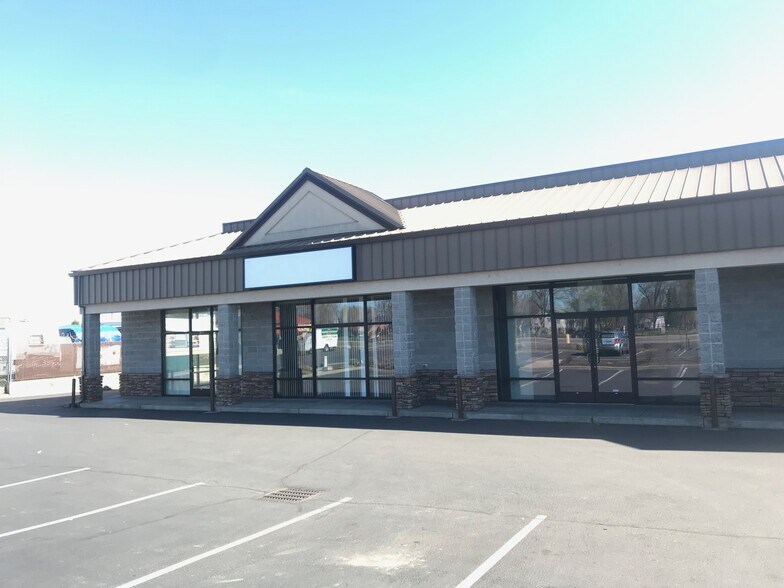 More Photos Of 8336 Highway 62 Hwy, White City Storefront Retail Office For Lease