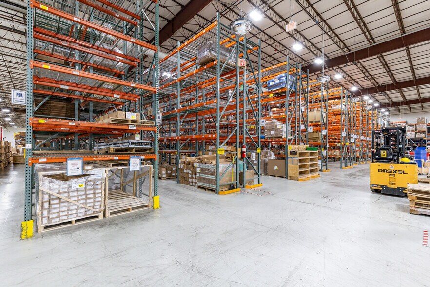 More Photos Of 212 W Newberry Rd, Bloomfield Manufacturing For Sale