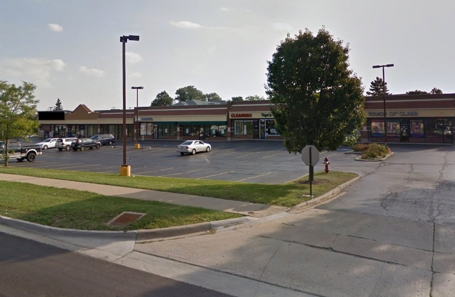 More Photos Of 275-305 N Barrington Rd, Streamwood General Retail For Lease