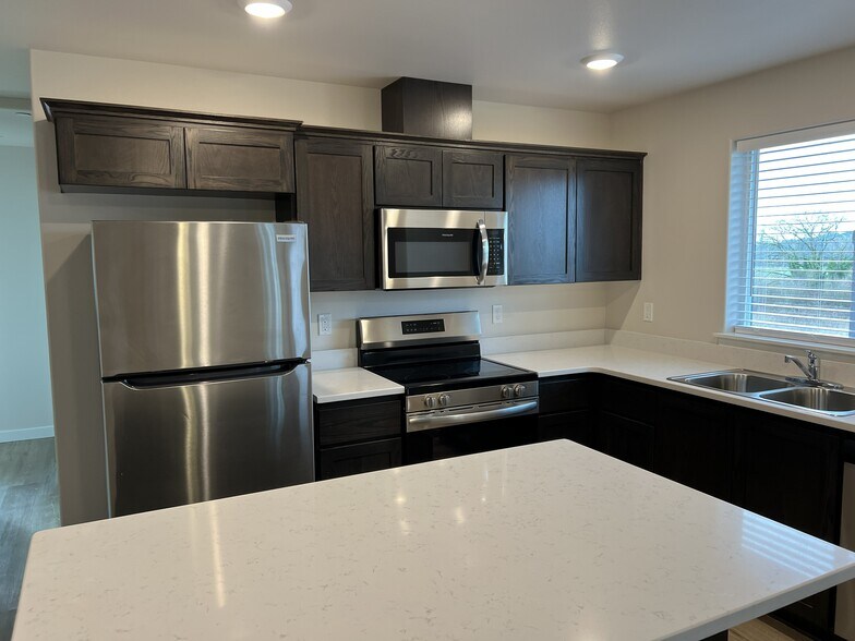 More Photos Of 972 N 2nd St, Jefferson Multifamily For Sale