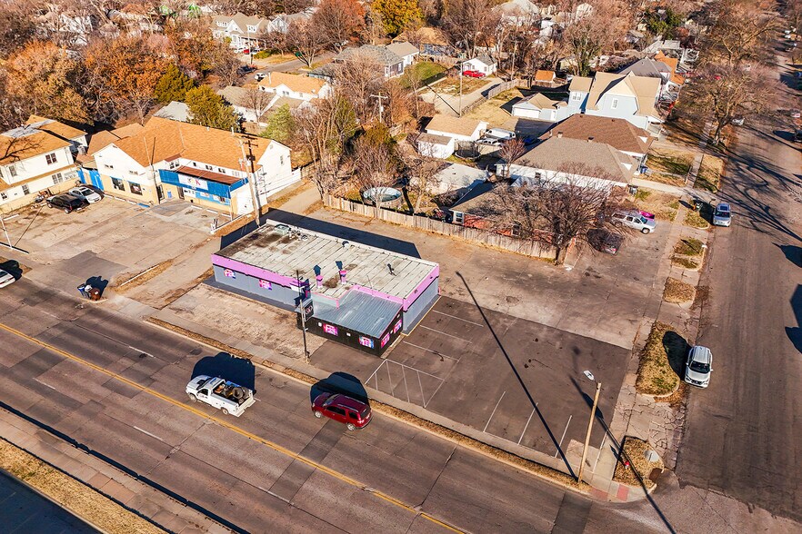 More Photos Of 212 W Harry St, Wichita Bar For Sale