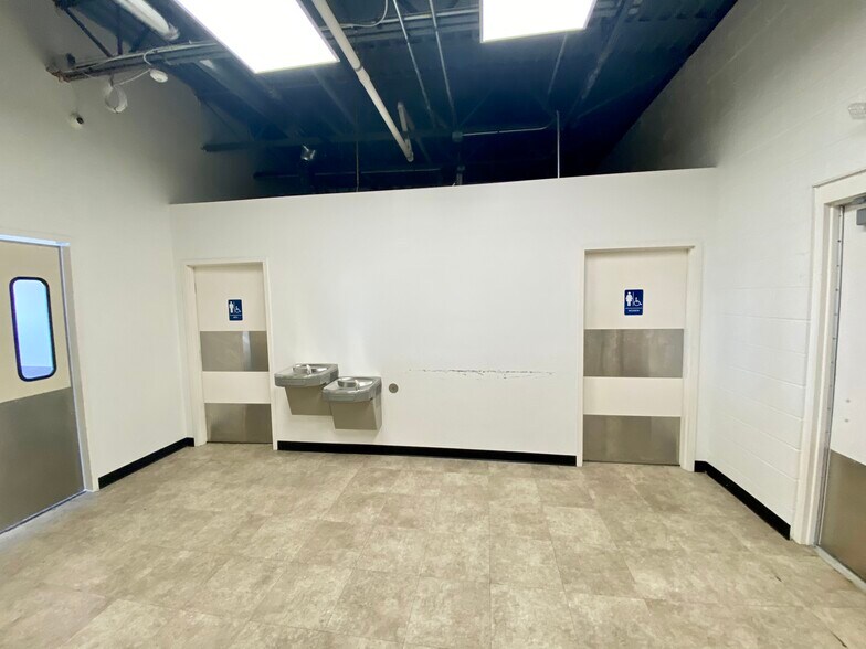 More Photos Of 1203 W Ferdon St, Litchfield Storefront For Lease