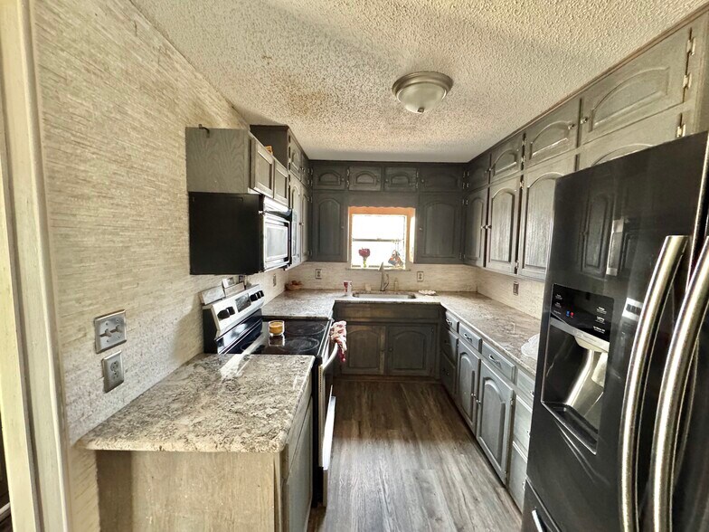 More Photos Of 8895 US-67 Hwy, Cleburne Trailer Camper Park For Sale