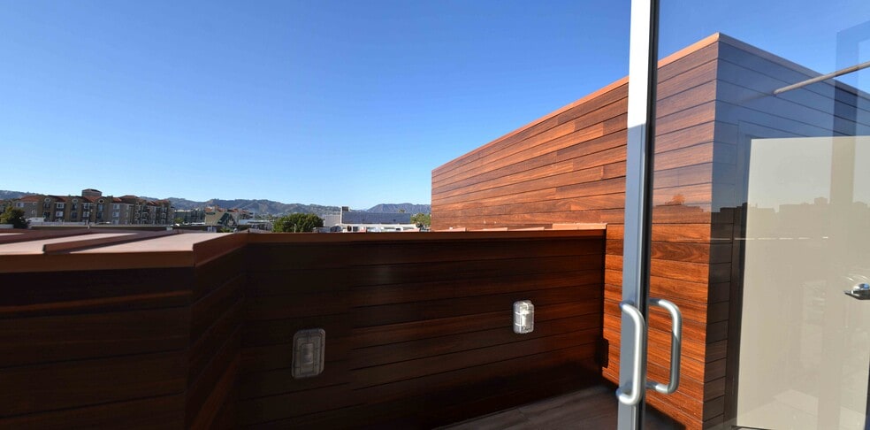 More Photos Of 600 S La Brea Ave, Los Angeles Storefront Retail Residential For Sale