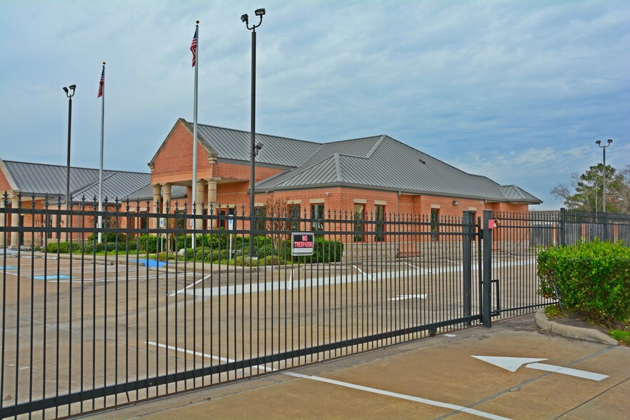 More Photos Of 12112 Bellaire Blvd, Houston Medical For Lease