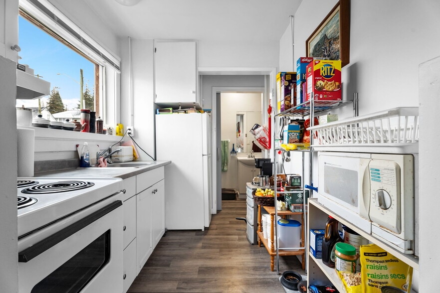 More Photos Of 33017 1st Av, Mission Flex For Lease